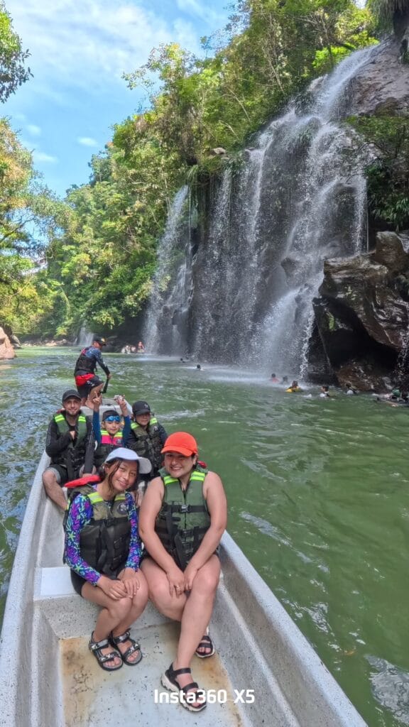Salto extremo río en el cañón del Río La Miel. Adrenalina pura en el tour Norcasia 2 días.
