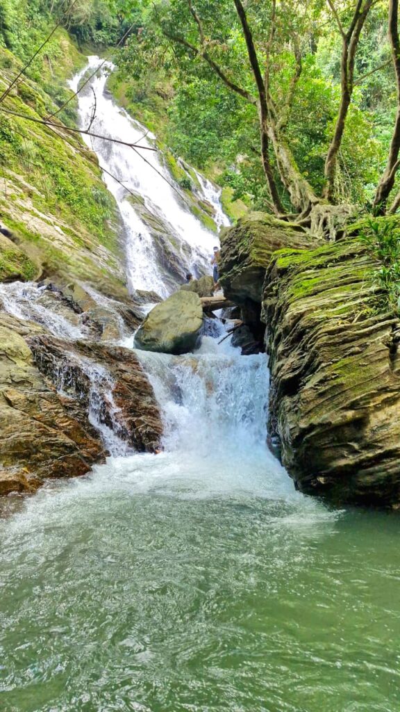 Cascada La Clara en Norcasia, Caldas. Parada obligada en el tour de aventura de 3 días.